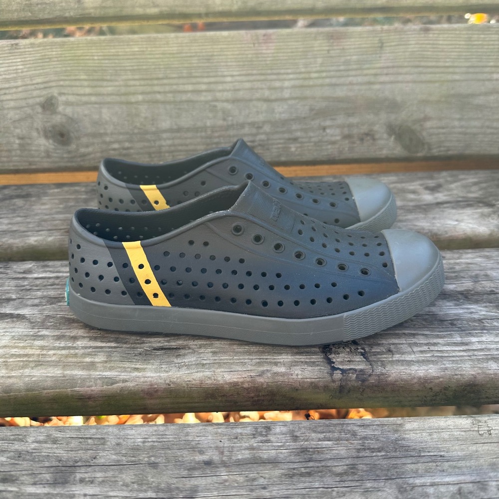 Native Shoes Jefferson Kids Charcoal Dark Gray Yellow Stripe Shoes Slip‎ On Sz 4
